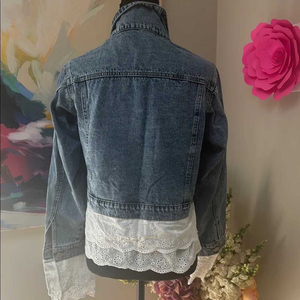 Denim Jacket with Lace Cotton Trim. Lion broach included. - Picture 8 of 14